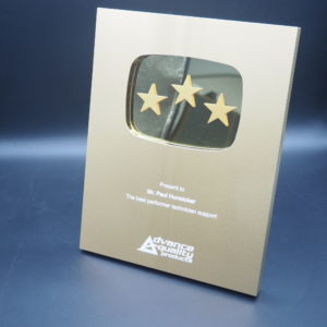 โล่ YouTube