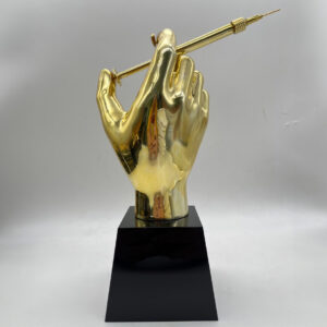 โล่รางวัล มือทอง